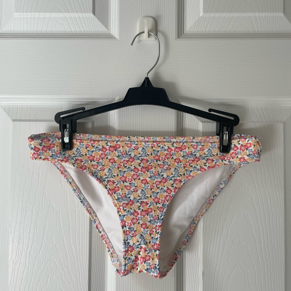 Hollister Floral Regular Bikini Bottom Size: Small